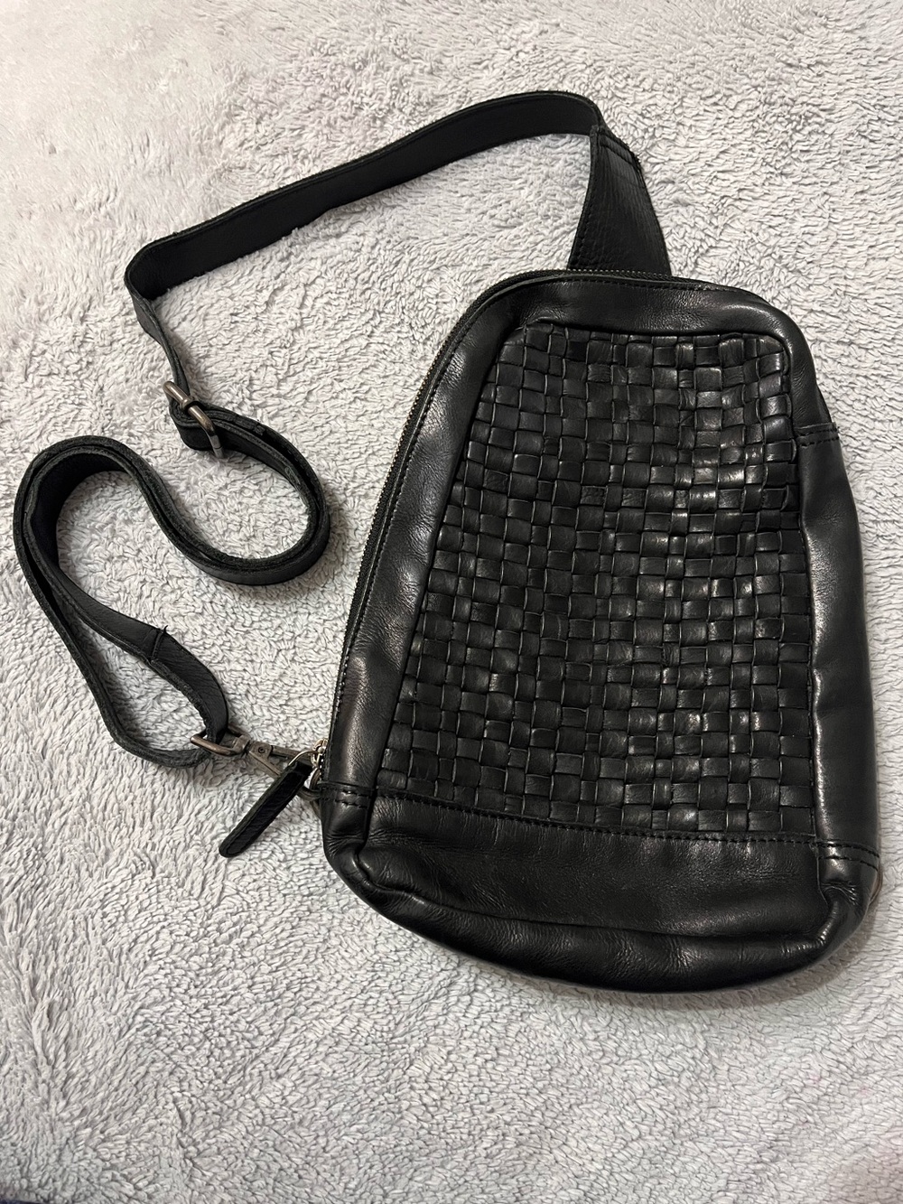 VILENCA HOLLAND Black Genuine Leather Woven Crossbody Bag